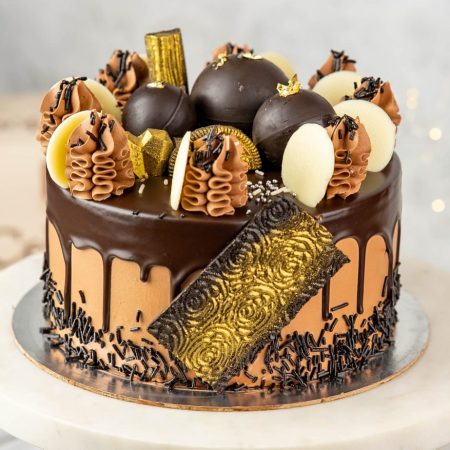 Dripping Delight Cake(Eggless) 800gm