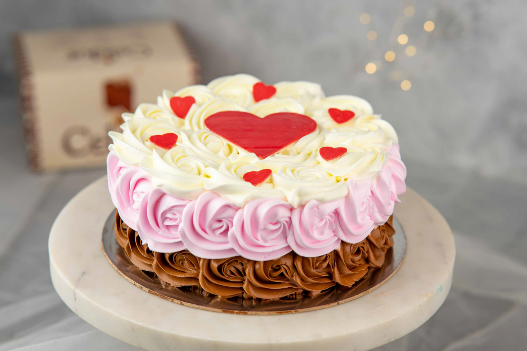 Pineapple Floral (Eggless) Medium Size