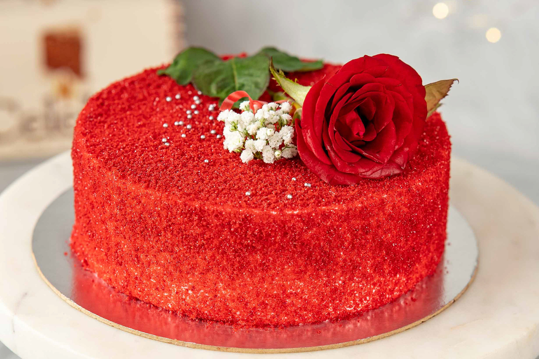 Redvelvet sparkle cake (Eggless) Medium Size